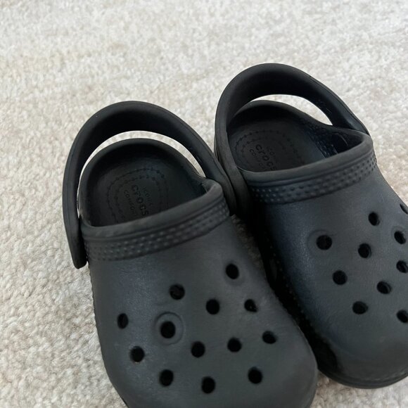 Crocs Toddler Black Clogs Shoes C5 - Picture 3 of 7